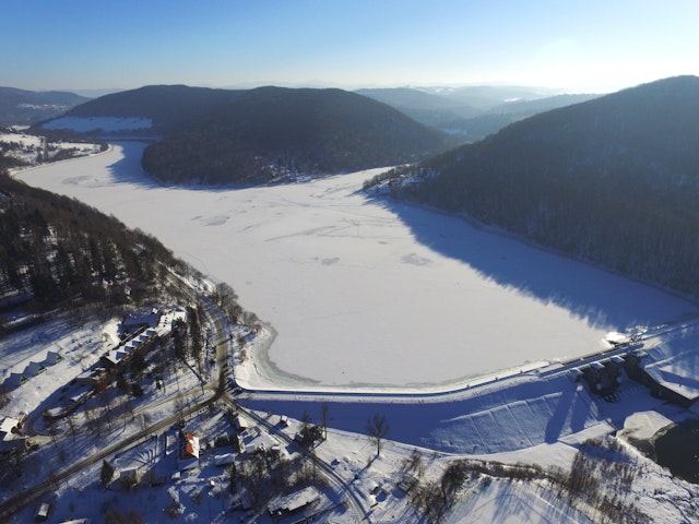 Ferie zimowe w Bieszczadach — magiczny świat górskich przygód