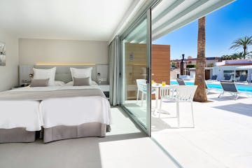 Sanom Beach Resort, Double bedroom pool view