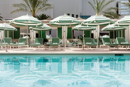 Las Vegas pool party scene changes amid coronavirus - Los Angeles