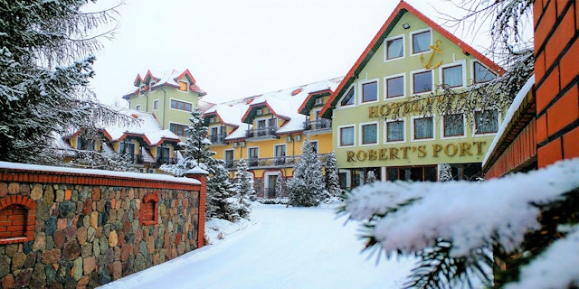 Hotel Robert’s Port Lake Resort & Spa