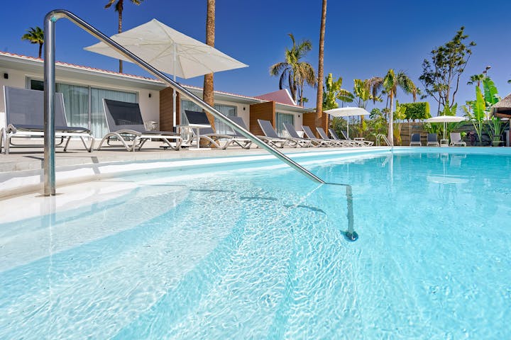 Sanom Beach Resort, Pool