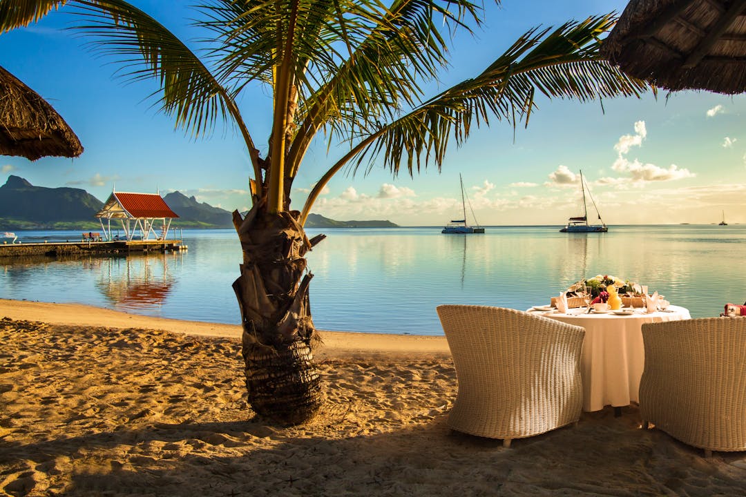 Маврикий цена на двоих. Маврикий Сафарий. Кафе на пляже Маврикия. Маврикий картинки. Маврикий туризм.