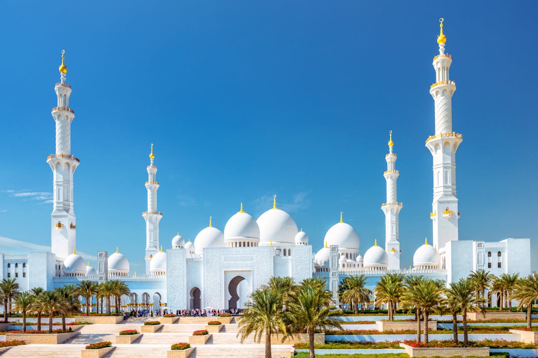 Храм для индусов в арабских эмиратах. Мечеть в Дубае. Арабские эмираты мечеть в Абу Даби. Мечеть в Дубае шейха Зайда. Белая мечеть в Абу-Даби.